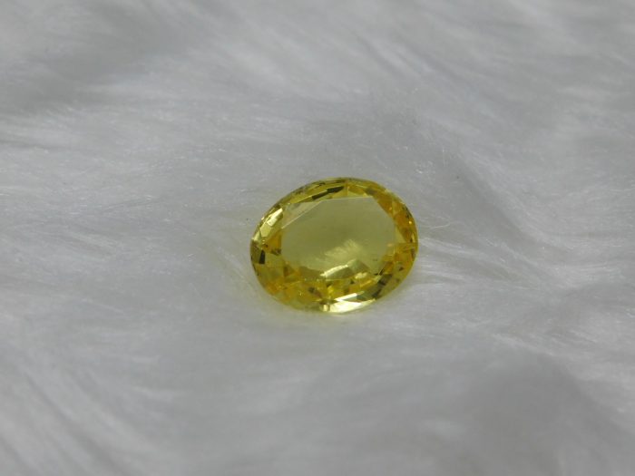 Yellow Sapphire Synthetic 8.30 Ct Navgraha Certified - Navgraha - Image 3