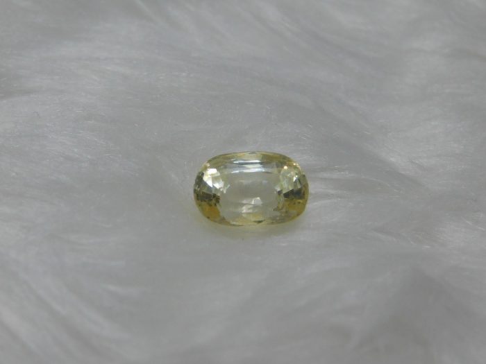 Yellow Sapphire Synthetic 8.30 Ct Navgraha Certified - Navgraha - Image 5