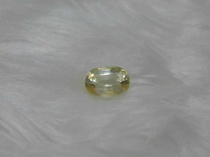 Yellow Sapphire Synthetic 8.30 Ct Navgraha Certified - Navgraha - Image 4