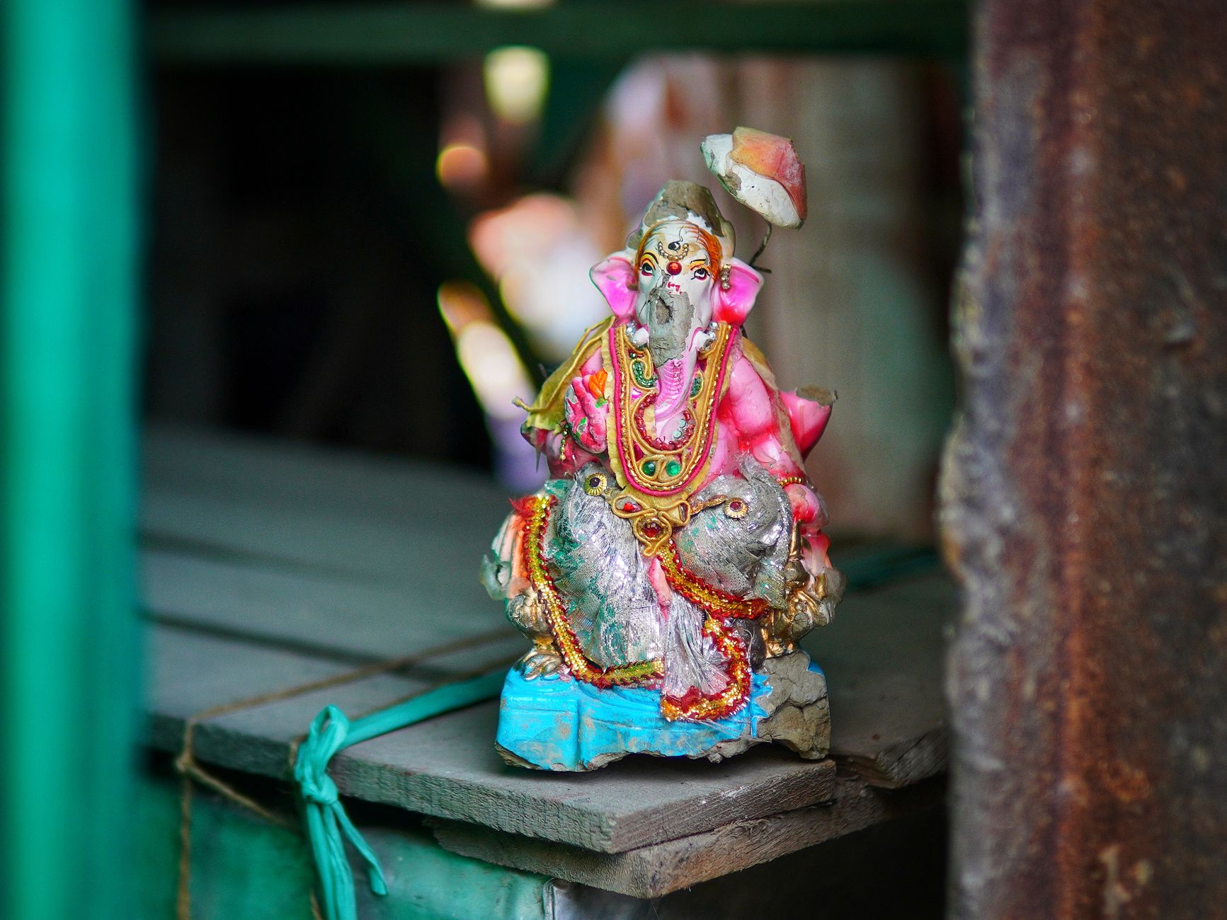 beautiful ganesh idol in kolkata setting